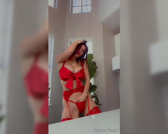 AlexaPearl aka Alexapearl OnlyFans - It’s a treat Like Dis Post if your ready for me To get sexy for you