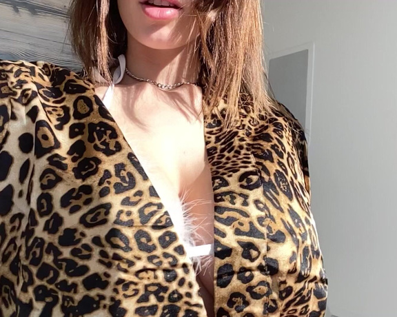 AlexaPearl aka Alexapearl OnlyFans - Titty Bounce for your pleasure Like this post if you want to bury your face in my juicy breasts