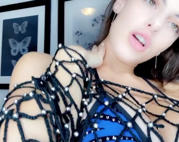 AlexaPearl aka Alexapearl OnlyFans - Just Wanna have some fun With you boyy Who wants to see a it all come off Would you take my top