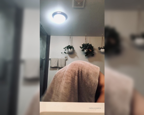 Aspen Rae aka Aspenrae OnlyFans - Fresh outta the shower Doing that flippy thing