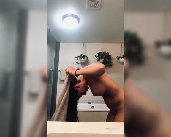 Aspen Rae aka Aspenrae OnlyFans - Fresh outta the shower Doing that flippy thing