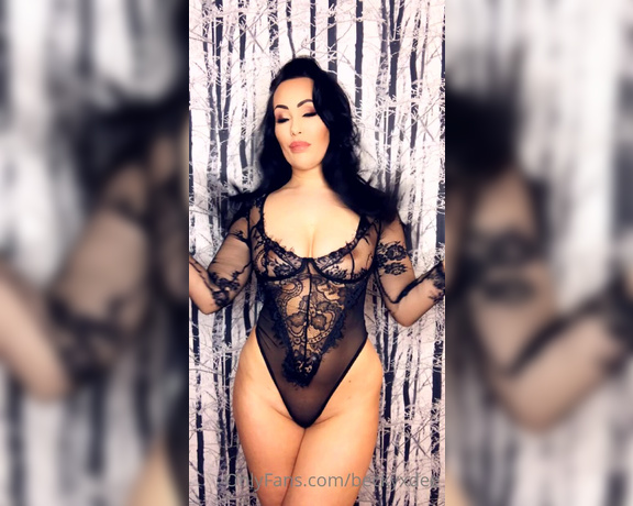 BeckyDee aka Beckyxdee OnlyFans - Lets get naughty Check those Dms let me help with something shall