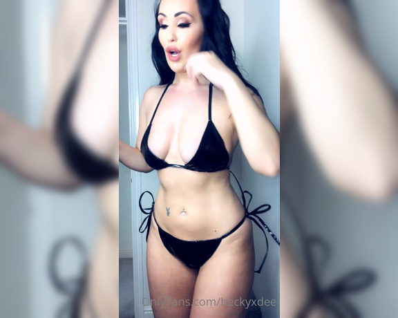 BeckyDee aka Beckyxdee OnlyFans - Oh boy its getting rather hot in here let me make you hotter check those DMs