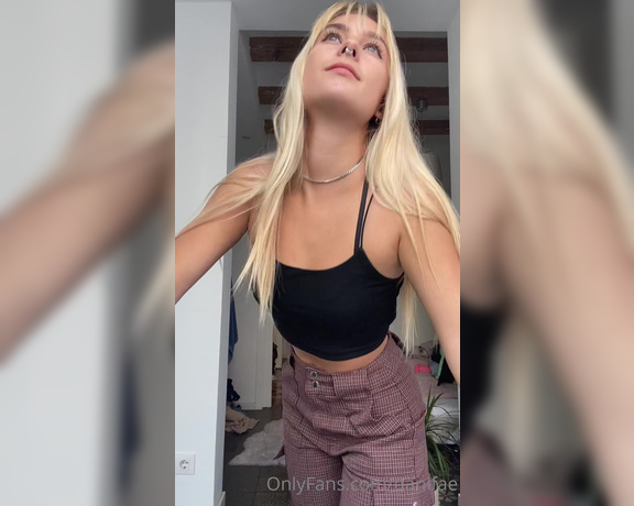 Dani Fae aka Danifae OnlyFans - Feeling cuuuute!