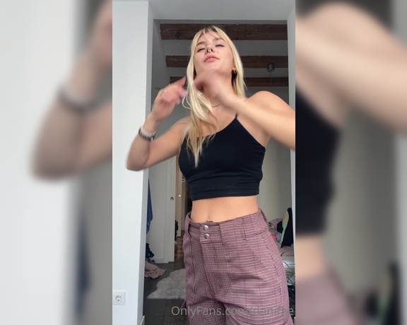 Dani Fae aka Danifae OnlyFans - Feeling cuuuute!