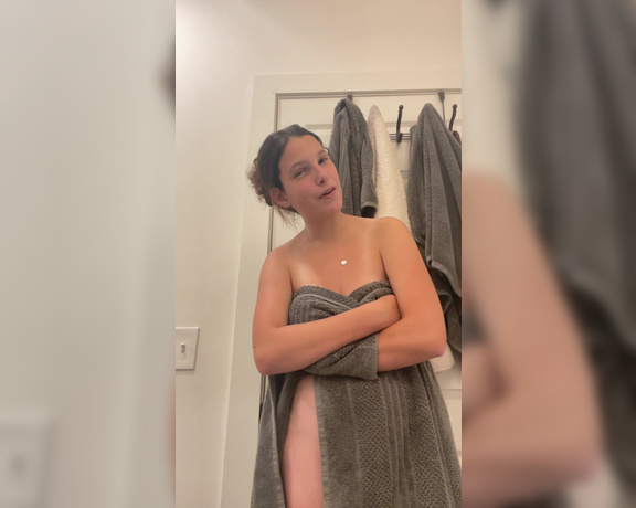 Grace aka Givingyougrace OnlyFans - Towel drop and updates 2