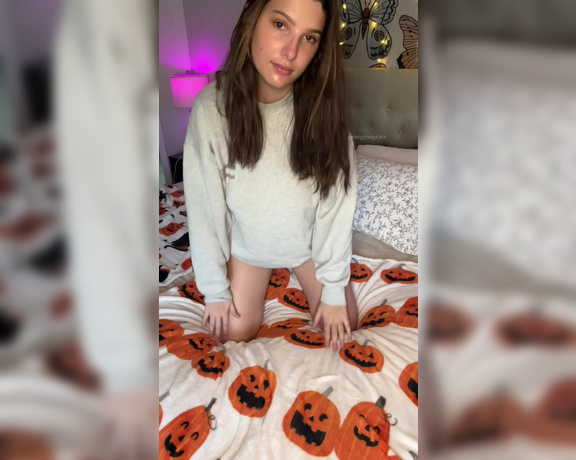 Grace aka Givingyougrace OnlyFans - Yes I still have halloween blankets out