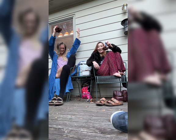 Melissa aka Sexyhippies OnlyFans - Autumn drum circles with friends are my favorite Surprise endings don’t hurt either  @darks