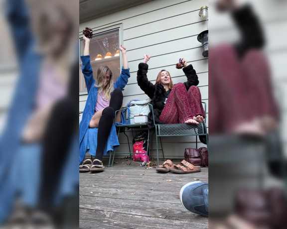 Melissa aka Sexyhippies OnlyFans - Autumn drum circles with friends are my favorite Surprise endings don’t hurt either  @darks