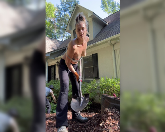 Melissa aka Sexyhippies OnlyFans - Shoveled 5 truck beds of mulch this Labor Day weekend! Then I masturbated 5 times to celebrate