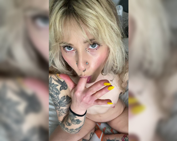 awlivv aka Awlivv OnlyFans - Anyone else into spit because i’ve got plenty of it and if you’ve got some to share, even better 3