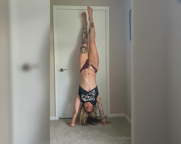 awlivv aka Awlivv OnlyFans - Some of you will remember my lewd headstands and that i mentioned i was practicing my handstands