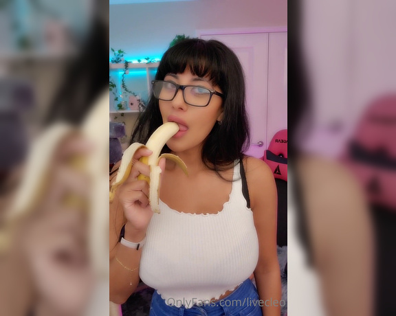 Cleo Patra aka Livecleo OnlyFans - This is why I dont eat Bananas in public