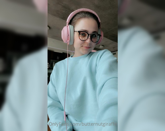 Kayla aka Butternutgiraffe OnlyFans - Are you a gamer 1