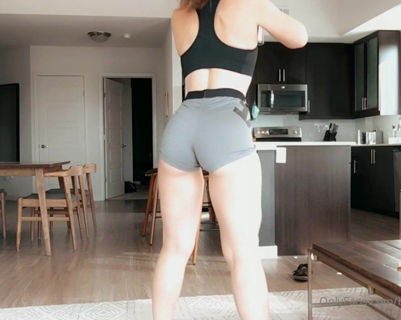 Kayla aka Butternutgiraffe OnlyFans - Squats