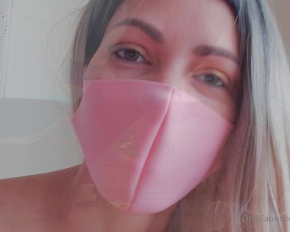 Maria Bonita aka Mariabonitaoficial OnlyFans - Hi babe! Today I bring you a very special video Watch me cleaning this window being totally carele