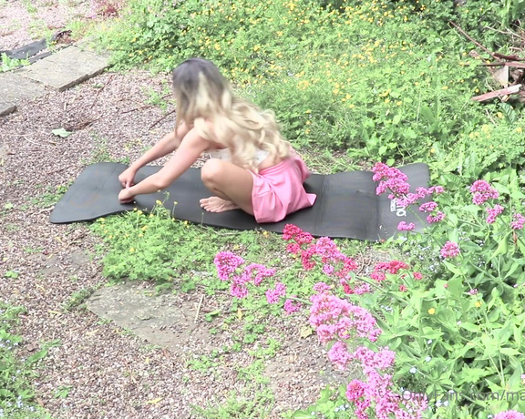 Maria Bonita aka Mariabonitaoficial OnlyFans - Good morning my dear fans! Today I bring this video specially to you, stretching on my garden