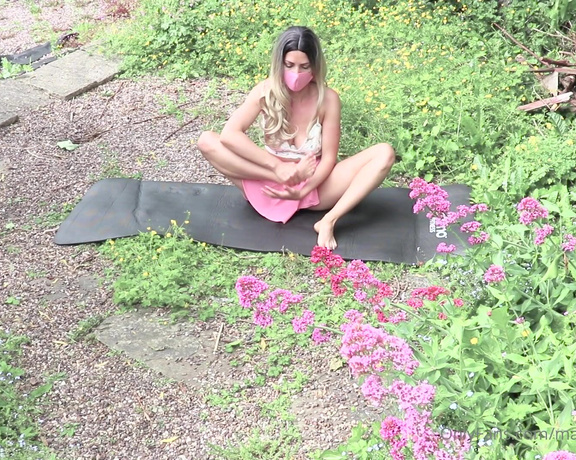 Maria Bonita aka Mariabonitaoficial OnlyFans - Good morning my dear fans! Today I bring this video specially to you, stretching on my garden