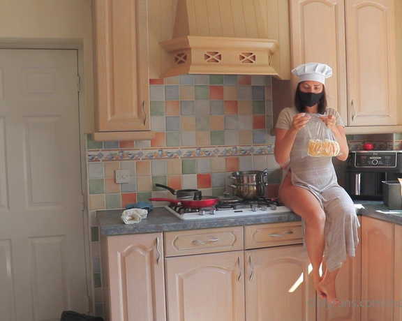 Maria Bonita aka Mariabonitaoficial OnlyFans - Hi guys! Today I bring you another early access video in the kitchen with special scenes that wont
