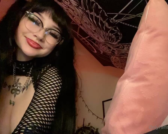 vngel aka Hexmami OnlyFans - Would you rather cum on my tits or my face