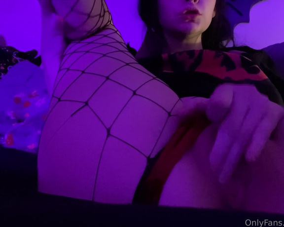 vngel aka Hexmami OnlyFans - Just found out i loveeee pussy spanks while i play hehe