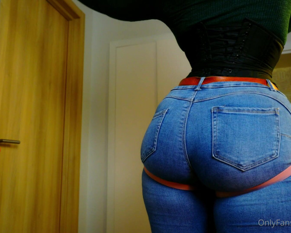 StyxHips aka Styxhips OnlyFans - I know, I know! I NEED to start wearing jeans like a regular person! Heres a start, let me know wha