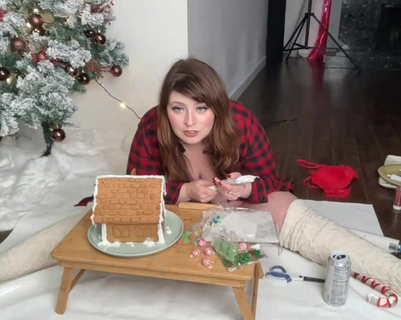 Bea York aka Beayork OnlyFans - Aye! Thank you everyone that joined and tipped while I made my little gingerbread house We had a