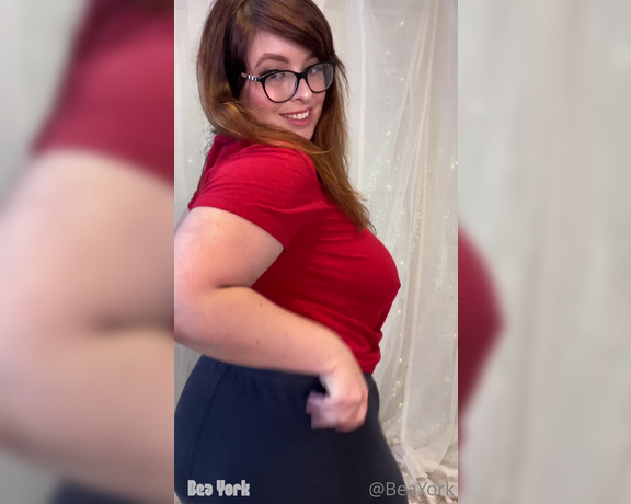 Bea York aka Beayork OnlyFans - [311] Dancing lazy day Bea