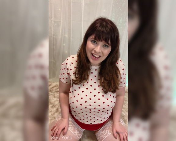 Bea York aka Beayork OnlyFans - [249] New toys! Watch me test one out )