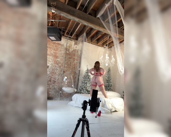 Bea York aka Beayork OnlyFans - Behind the scenes from yesterdays photoshoot, but feel free to swipe for the fast version if you 2