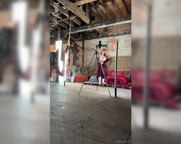 Bea York aka Beayork OnlyFans - Behind the scenes from yesterdays photoshoot! Just like the other one, you can swipe over to a sp 1