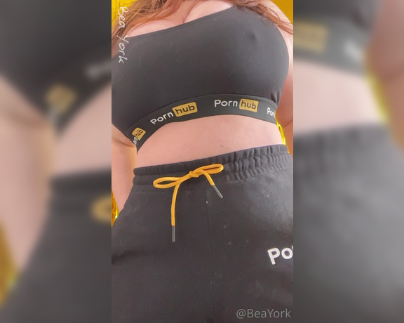 Bea York aka Beayork OnlyFans - And slow motion titties today