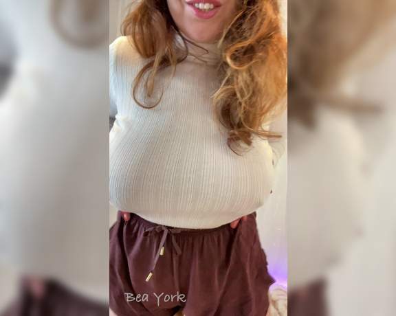 Bea York aka Beayork OnlyFans - [450] I loved this sweater from my holiday photos so much that I decided to wear it for some nudes