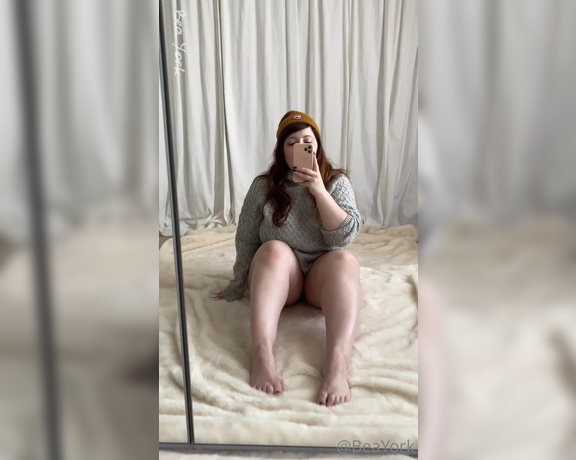 Bea York aka Beayork OnlyFans - [325] And what else would I do sans pants