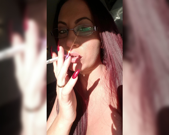 Emma Butt aka Sexyemmabutt OnlyFans - The smoking diva