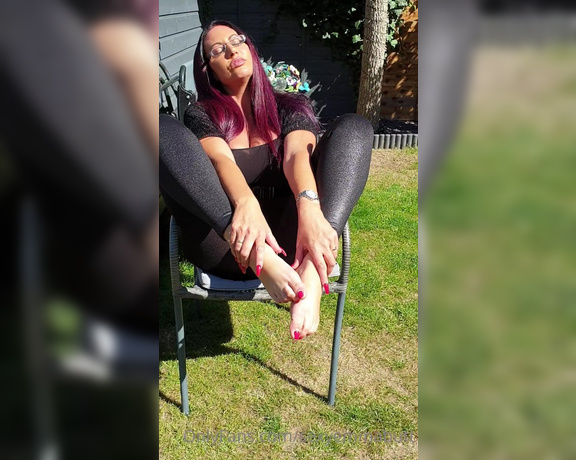 Emma Butt aka Sexyemmabutt OnlyFans - Hot new video #footfetish #barefeet #paintedtoes #toenails #anklet #shinyleggings #redhair #bigboobs