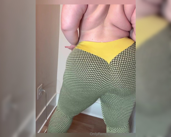 Lauren aka Amouredelavie OnlyFans - How long would you let me grind on you before you rip my leggings off