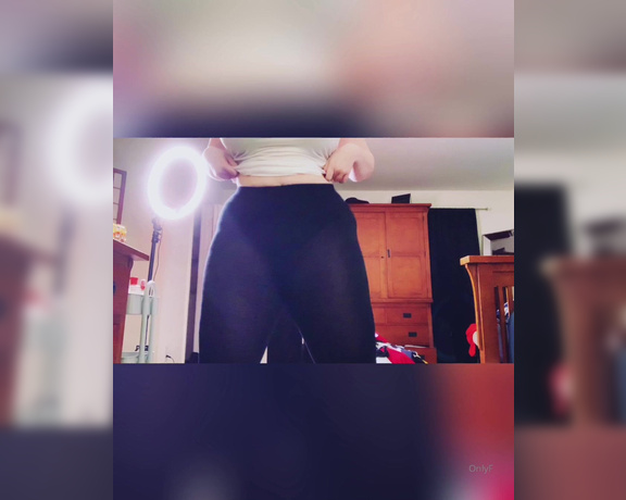 Lauren aka Amouredelavie OnlyFans - That moment you get a hole in your leggings