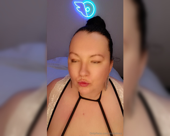 MissD aka Missdxxx OnlyFans - Dear Fans, Thank you for staying at MissDs OF Page Shall I fluff the pillows as I turn down you 11