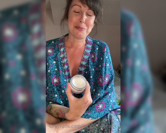 mrspjhaverstock aka Mrspjhaverstock OnlyFans - A rather silly Wednesday video…