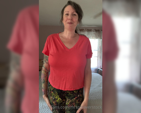 mrspjhaverstock aka Mrspjhaverstock OnlyFans - A quick hello & a quick boob drop… now I’m off to run errands…