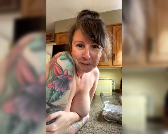 mrspjhaverstock aka Mrspjhaverstock OnlyFans - Baking livestream… this was a sweet one!