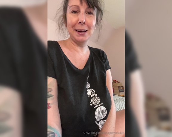 mrspjhaverstock aka Mrspjhaverstock OnlyFans - A mini update (watch the try on video for the first part of the story)… I caught the wrong cat!