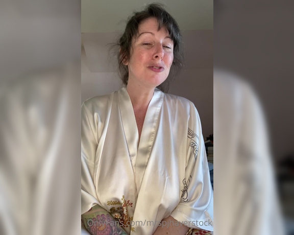 mrspjhaverstock aka Mrspjhaverstock OnlyFans - Rise & shine… just a quick morning hello! (with super messy hair… I actually didn’t realize how mess