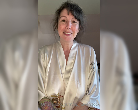 mrspjhaverstock aka Mrspjhaverstock OnlyFans - Rise & shine… just a quick morning hello! (with super messy hair… I actually didn’t realize how mess