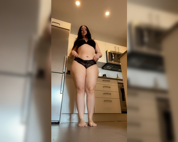 Anja Dee aka Anjadee OnlyFans - My goodness it’s hot today, got to stay hydrated and ventilated