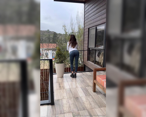 KATE aka Purepleasure OnlyFans - Lets go for a walk but dont look at my ass