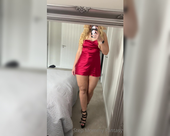 Sammy Thighs aka Sammythighs OnlyFans - What would you do if I walked towards you like this