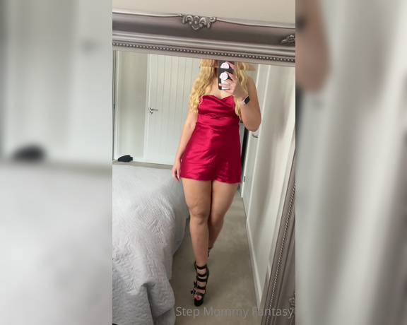 Sammy Thighs aka Sammythighs OnlyFans - Would you like me walking towards you like this when you come in the bedroom