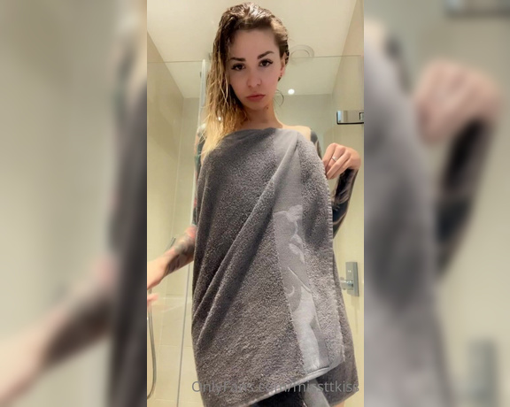 Tina aka Missttkiss OnlyFans - Morning shower